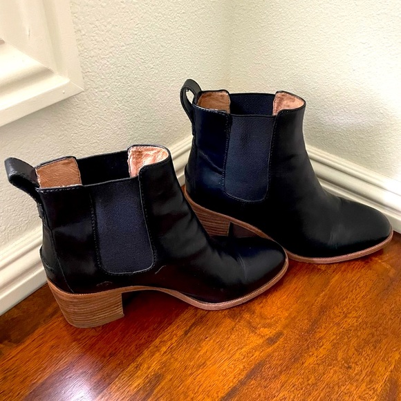 Madewell boot 7.5 black leather, raised heel EUC - Picture 2 of 3